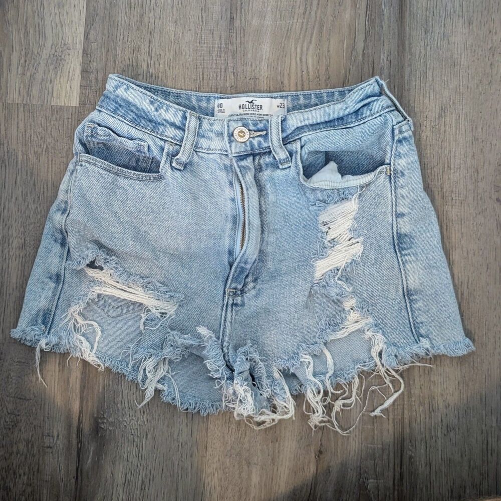Hollister Women's Distressed Curvy Ultra High Rise Mom Shorts 3" W23 Size 00